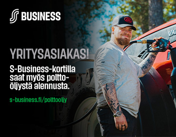 Yritysasiakkaalle S-Business-kortilla alennusta, kuvassa mies tankkaa traktoria.